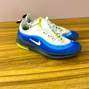 Youth boys Nike Air max size 6.5 youth
